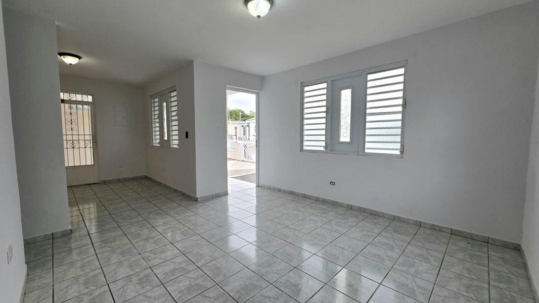 Reparto Las Brisas 3014 Calle Adoracion Isabela 00662 PR