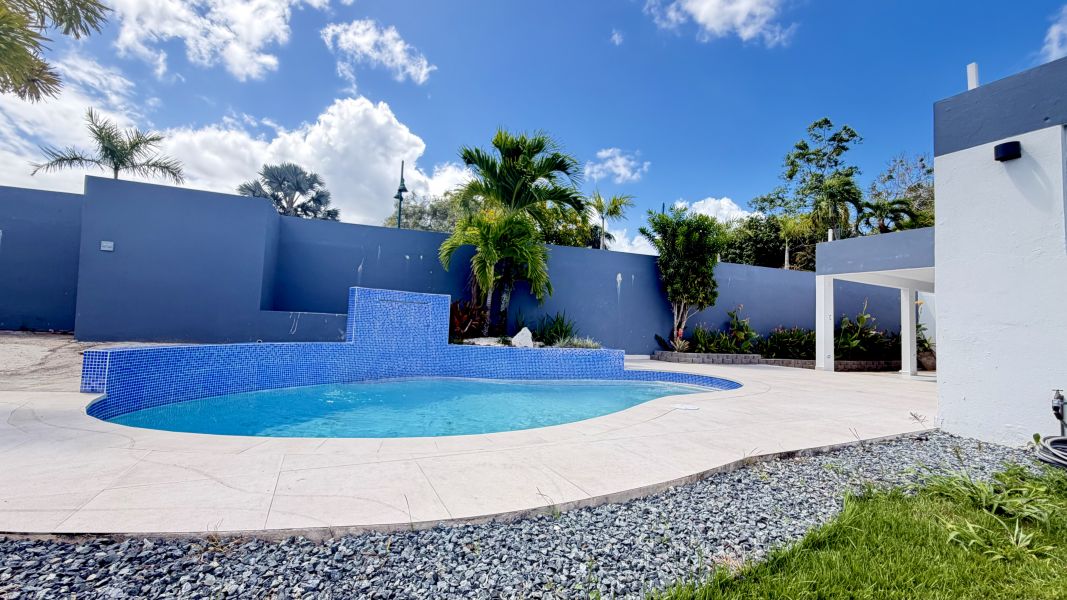 Urb Terranova Calle Pascua J-7 Guaynabo 00969 PR