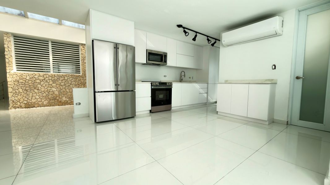 Urb Terranova Calle Pascua J-7 Guaynabo 00969 PR