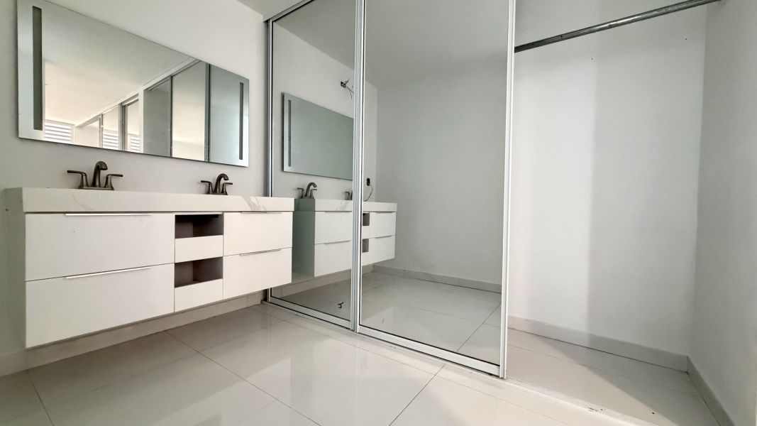 Urb Terranova Calle Pascua J-7 Guaynabo 00969 PR