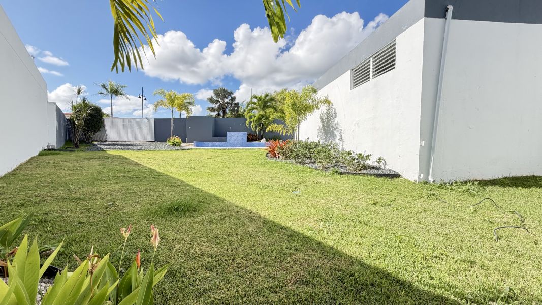 Urb Terranova Calle Pascua J-7 Guaynabo 00969 PR