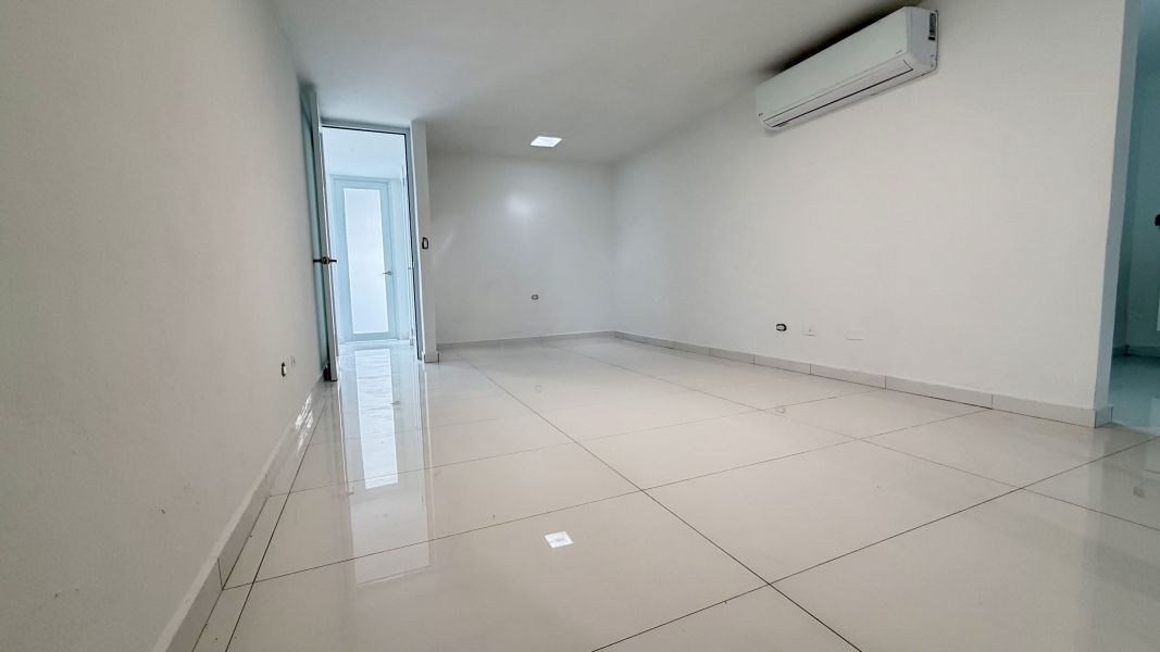 Urb Terranova Calle Pascua J-7 Guaynabo 00969 PR