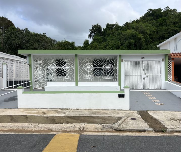 Calle 27 Pedro Muñiz Rivera Urb Luchetti Manati 00674 PR