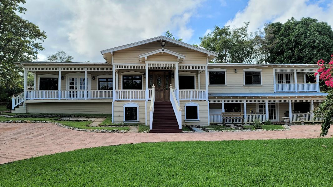 Ruta 2 Carr 474 Km. 3.7 Galateo Bajo Isabela 00662 PR