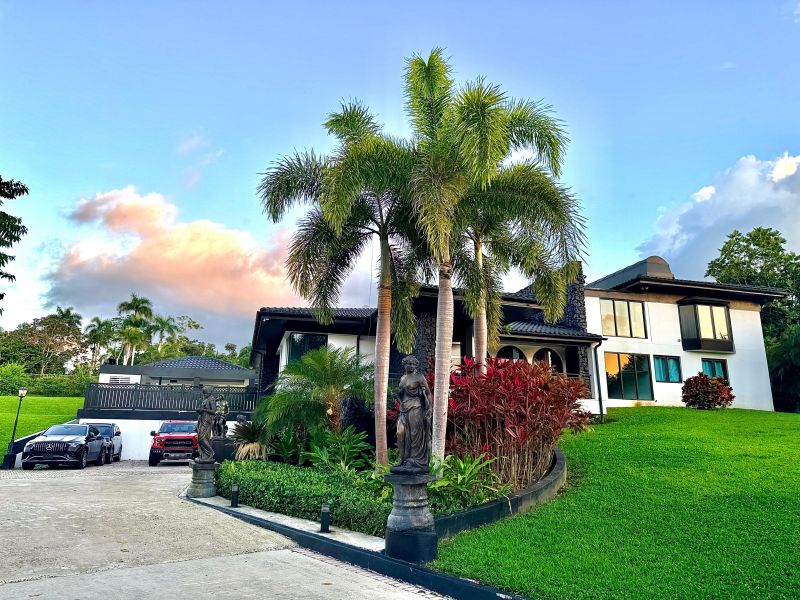 Urb Lomas Del Sol 43-44 Calle E, Guaynabo - 1