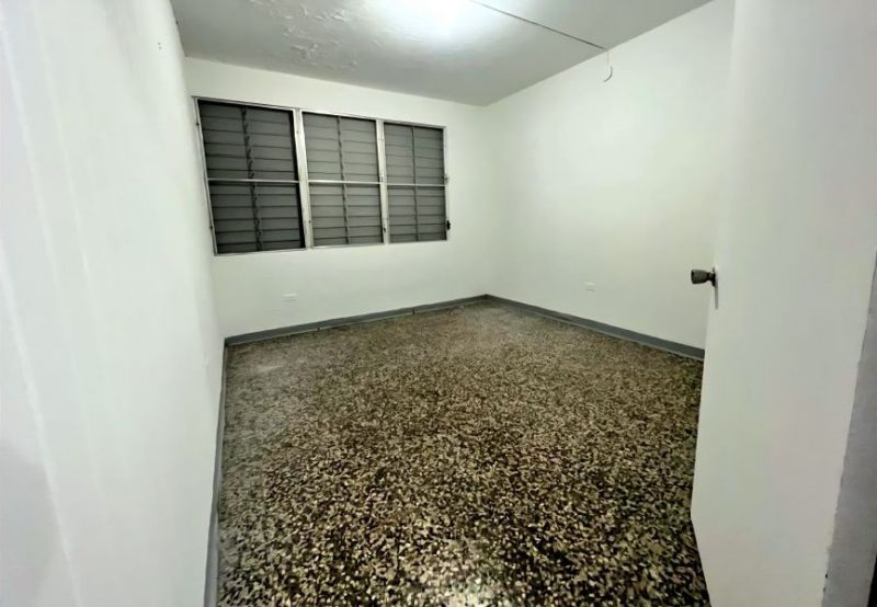 #2 Calle Crisantemo Golden Hills Bayamon 00956 PR