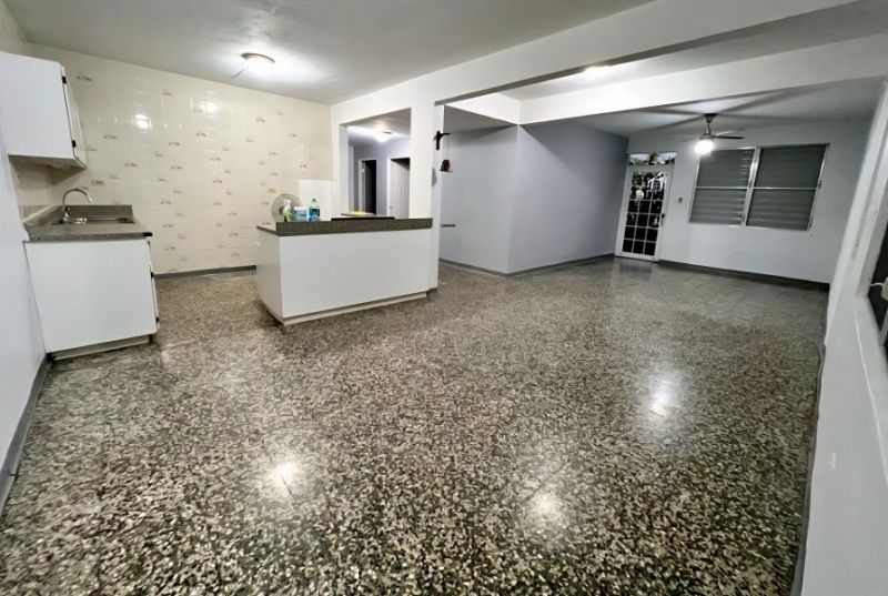 #2 Calle Crisantemo Golden Hills Bayamon 00956 PR