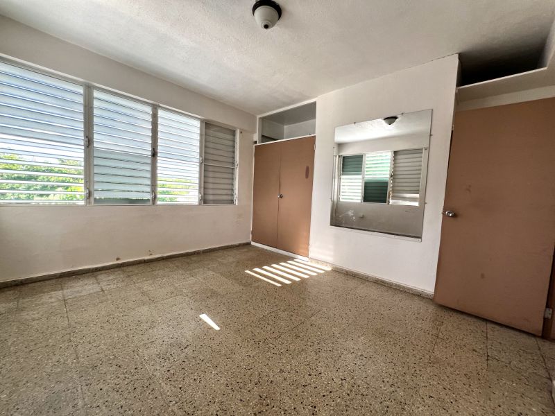 Calle Retiro Esquina Palmer  # 22 Guayama 00784 PR