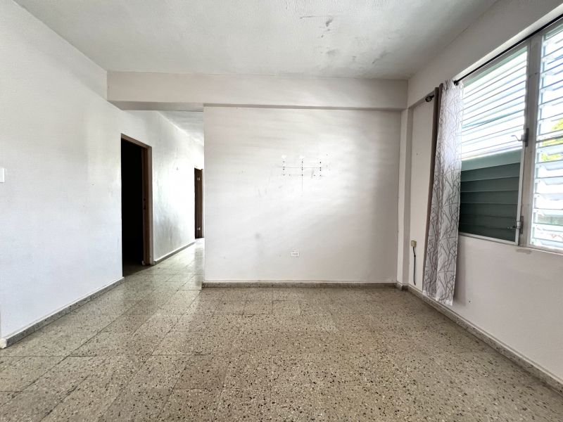 Calle Retiro Esquina Palmer  # 22 Guayama 00784 PR