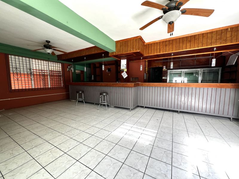 Calle Retiro Esquina Palmer  # 22 Guayama 00784 PR