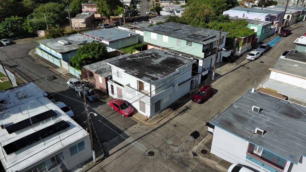 Calle Retiro Esquina Palmer  # 22 Guayama 00784 PR