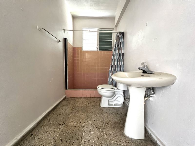 Calle Retiro Esquina Palmer  # 22 Guayama 00784 PR