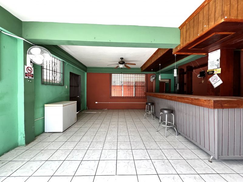 Calle Retiro Esquina Palmer  # 22 Guayama 00784 PR