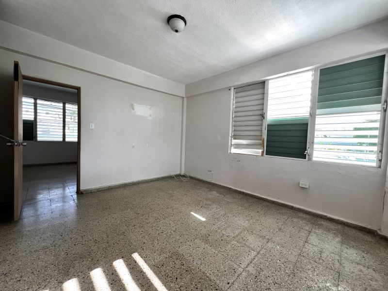 Calle Retiro Esquina Palmer  # 22 Guayama 00784 PR