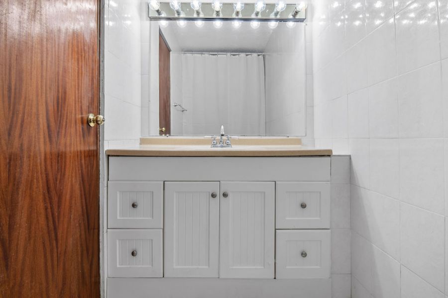 Urb Versalles Calle 14 O-10 Bayamon 00959 PR