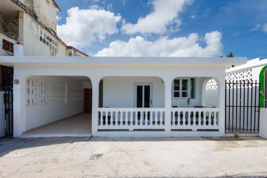 18 Calle San Rafael Pueblo Luquillo 00773 PR