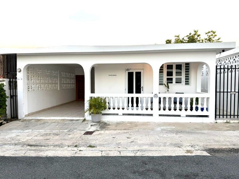 18 Calle San Rafael Pueblo Luquillo 00773 PR