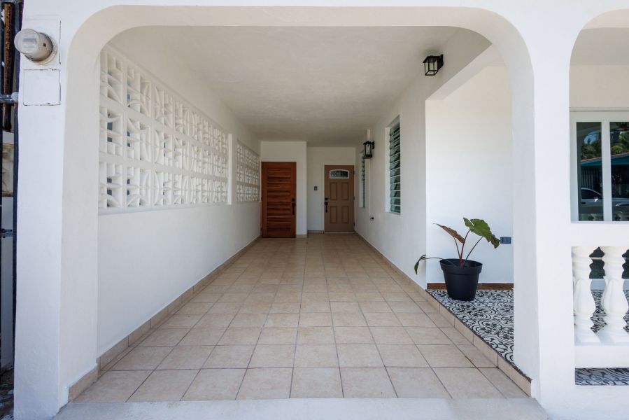 18 Calle San Rafael Pueblo Luquillo 00773 PR
