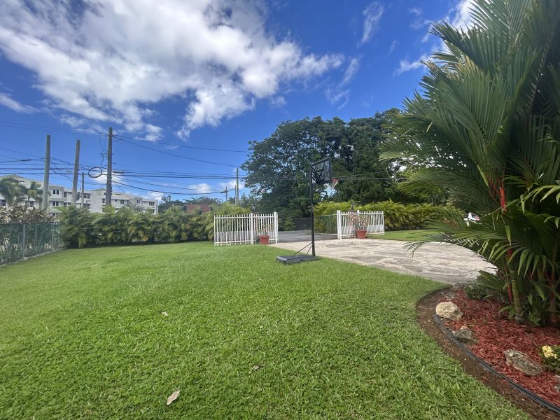 Carr 830 Km 0.7 Bo Cerro Gordo Bayamon 00957 PR