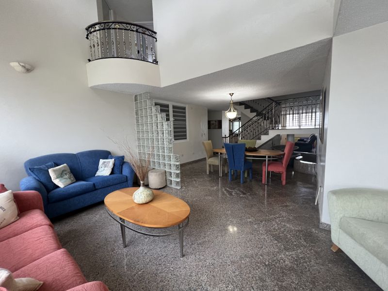 Calle 9 G12 Urb Estancias De San Fernando Carolina 00985 PR