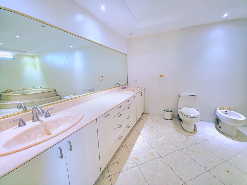 Calle 9 G12 Urb Estancias De San Fernando Carolina 00985 PR