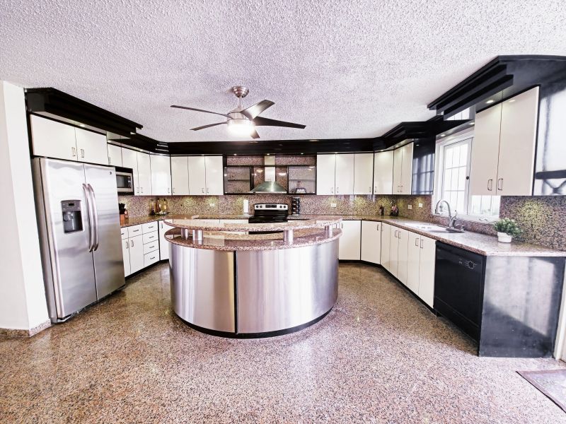 Calle 9 G12 Urb Estancias De San Fernando Carolina 00985 PR