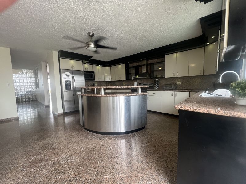 Calle 9 G12 Urb Estancias De San Fernando Carolina 00985 PR