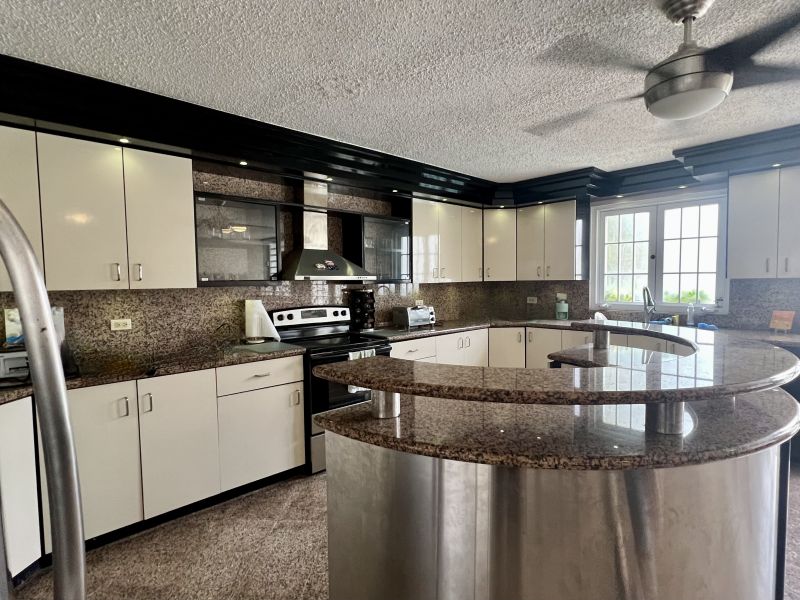 Calle 9 G12 Urb Estancias De San Fernando Carolina 00985 PR