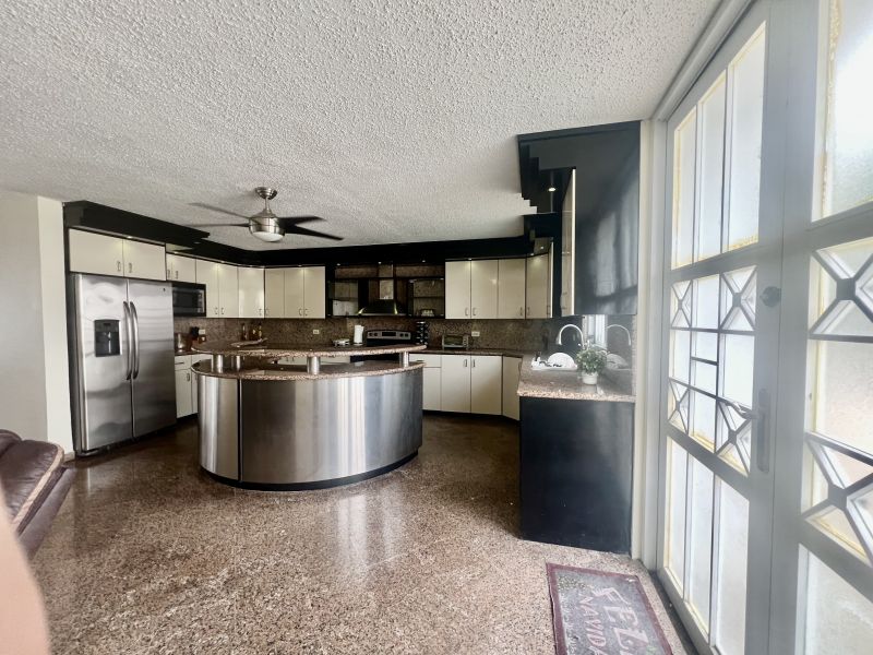 Calle 9 G12 Urb Estancias De San Fernando Carolina 00985 PR