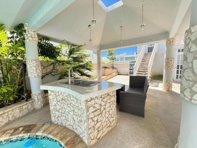 Calle 9 G12 Urb Estancias De San Fernando Carolina 00985 PR