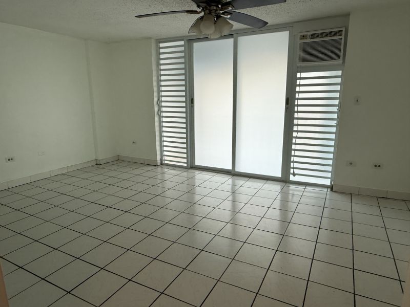 Cond Saint Tropez Ave Isla Verde 6267 Apt 5-q Carolina 00984 PR