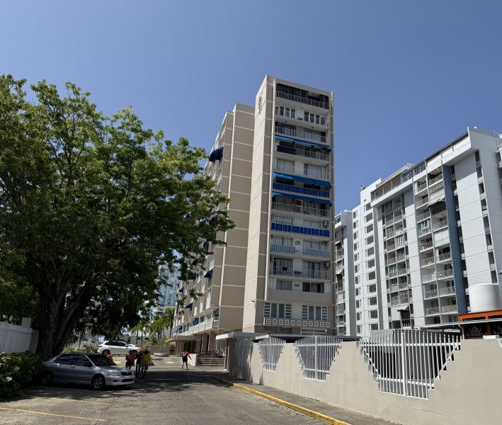 Cond Saint Tropez Ave Isla Verde 6267 Apt 5-q Carolina 00984 PR