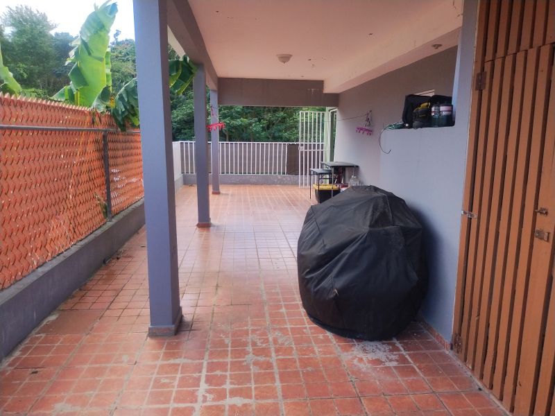 Bo Canovanas Urb Loiza Valley Bloque O #506 Loiza 00729 PR