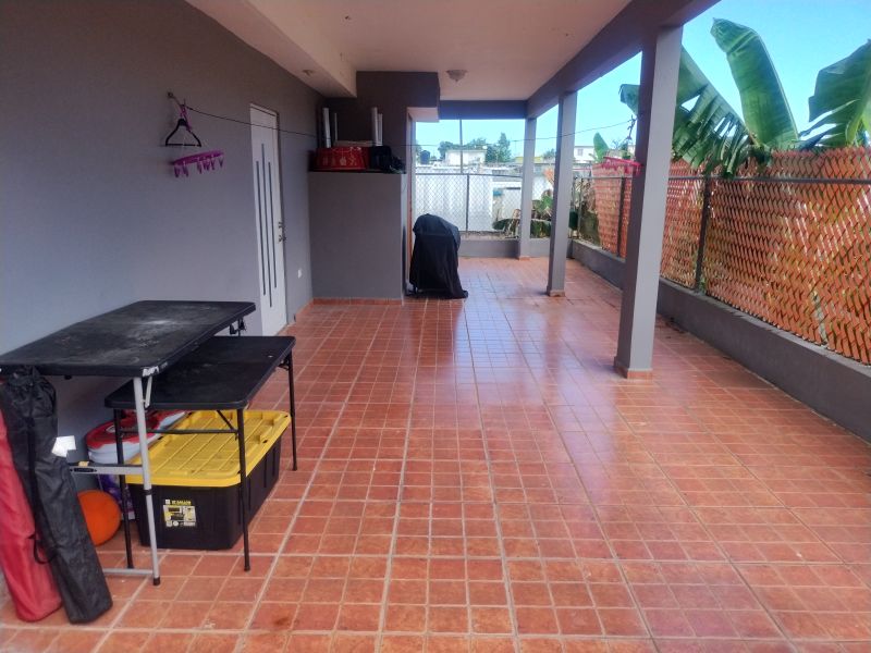 Bo Canovanas Urb Loiza Valley Bloque O #506 Loiza 00729 PR