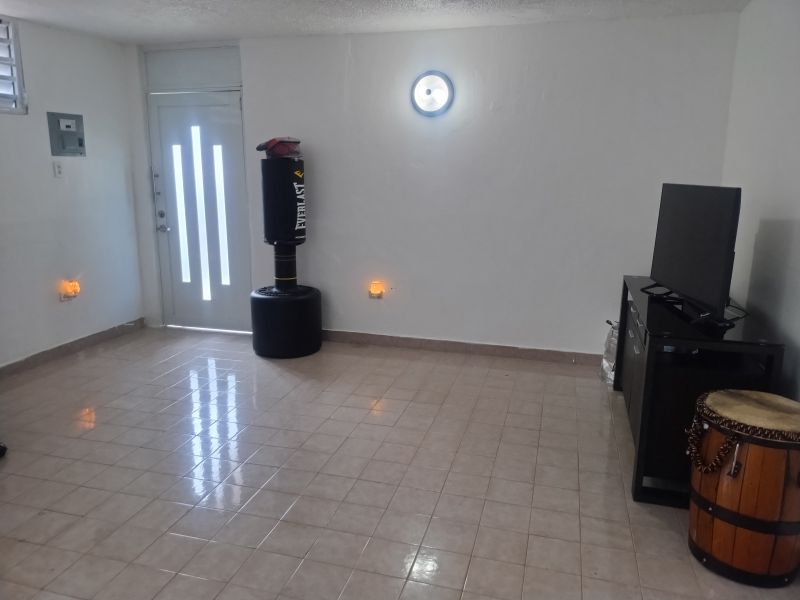 Bo Canovanas Urb Loiza Valley Bloque O #506 Loiza 00729 PR