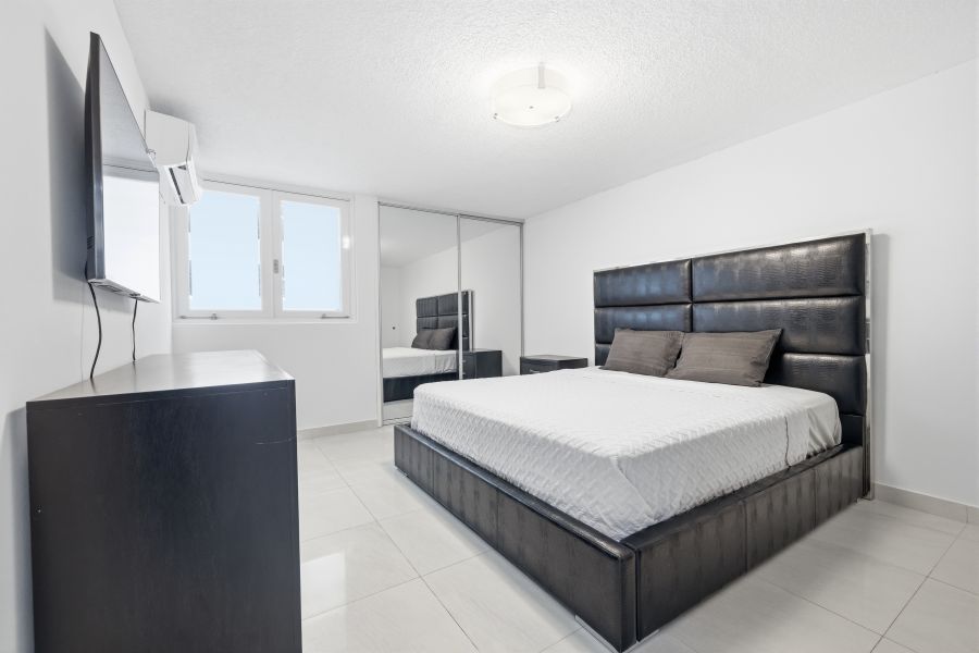 Cond Los Pinos Este 6410 Ave Isla Verde Apt 3a Carolina 00979 PR