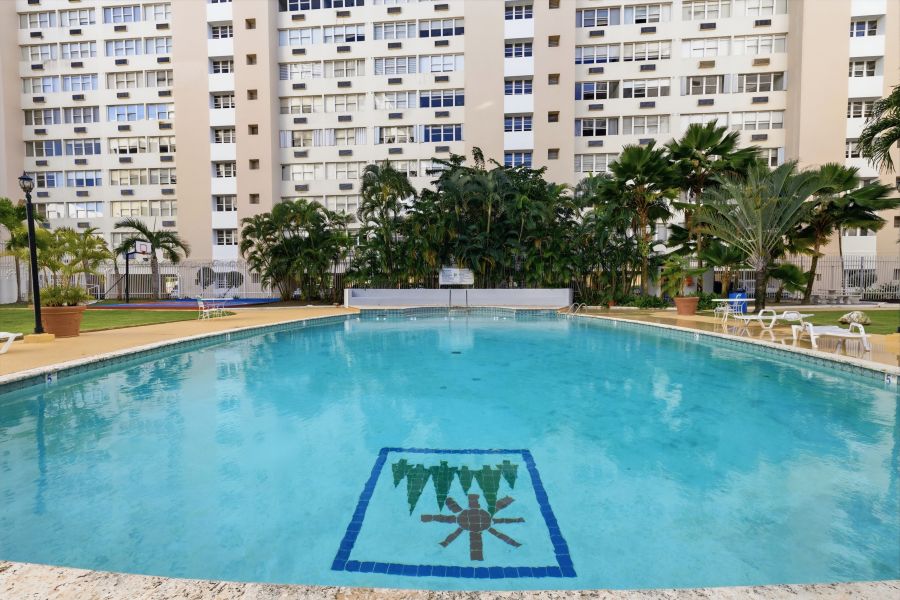 Cond Los Pinos Este 6410 Ave Isla Verde Apt 3a Carolina 00979 PR