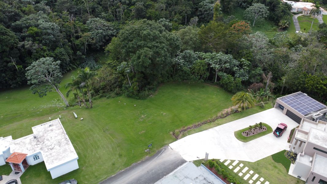 C37 Calle 1 Urb Valle Escondido Guaynabo 00971 PR