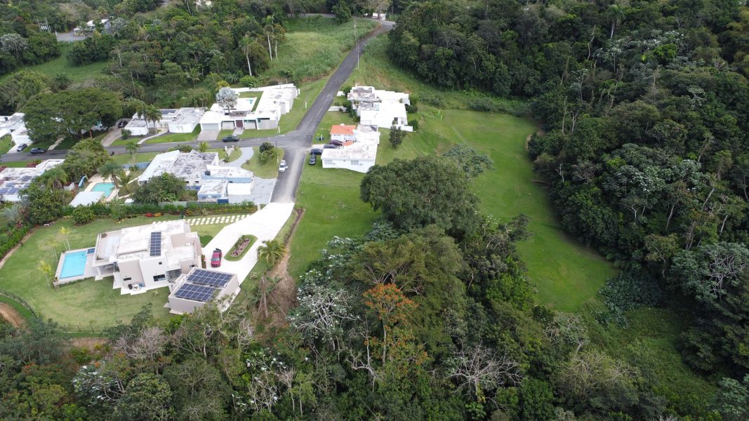 C37 Calle 1 Urb Valle Escondido Guaynabo 00971 PR