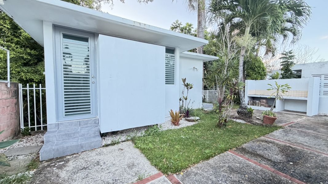 Urb Santa Paula Calle Juan Ramos V-5 Guaynabo 00969 PR