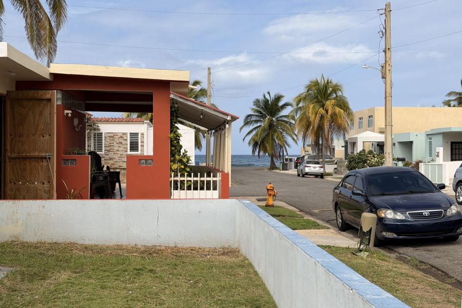 Urb Mar Azul Calle 6 G-15 Hatillo 00659 PR