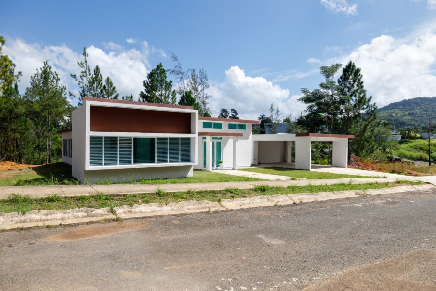 Urb Reales De Beatriz C 24 Cidra 00739 PR