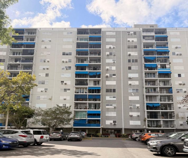 1486 Ave Roosevelt Apt 1006 Cond Borinquen Towers San Juan 00920 PR