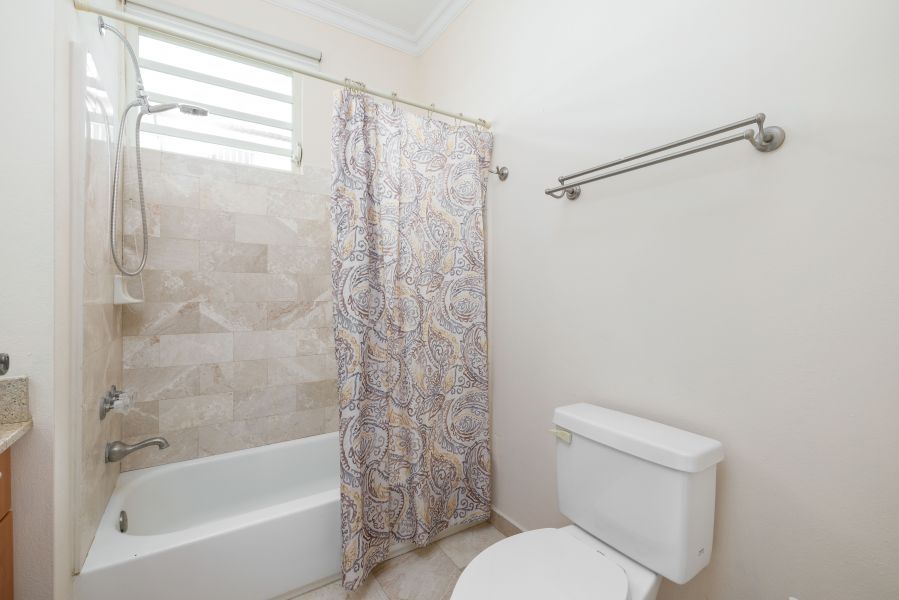 Urb Caguas Real Calle Alcazar A-34 Caguas 00725 PR