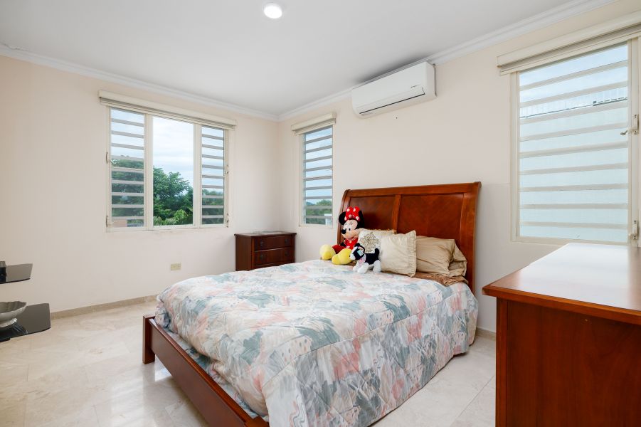 Urb Caguas Real Calle Alcazar A-34 Caguas 00725 PR