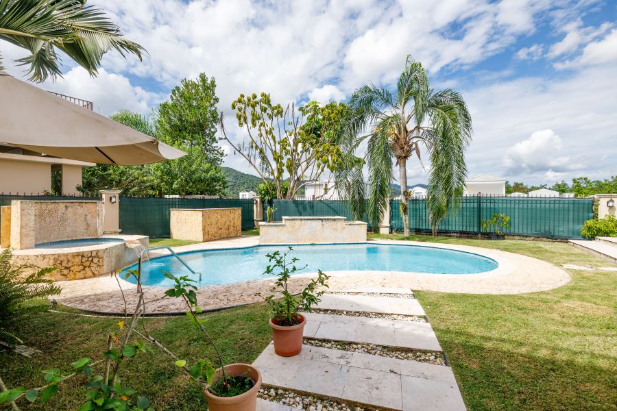 Urb Caguas Real Calle Alcazar A-34 Caguas 00725 PR