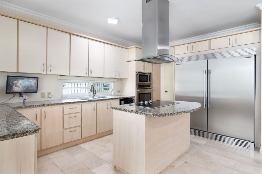 Urb Caguas Real Calle Alcazar A-34 Caguas 00725 PR