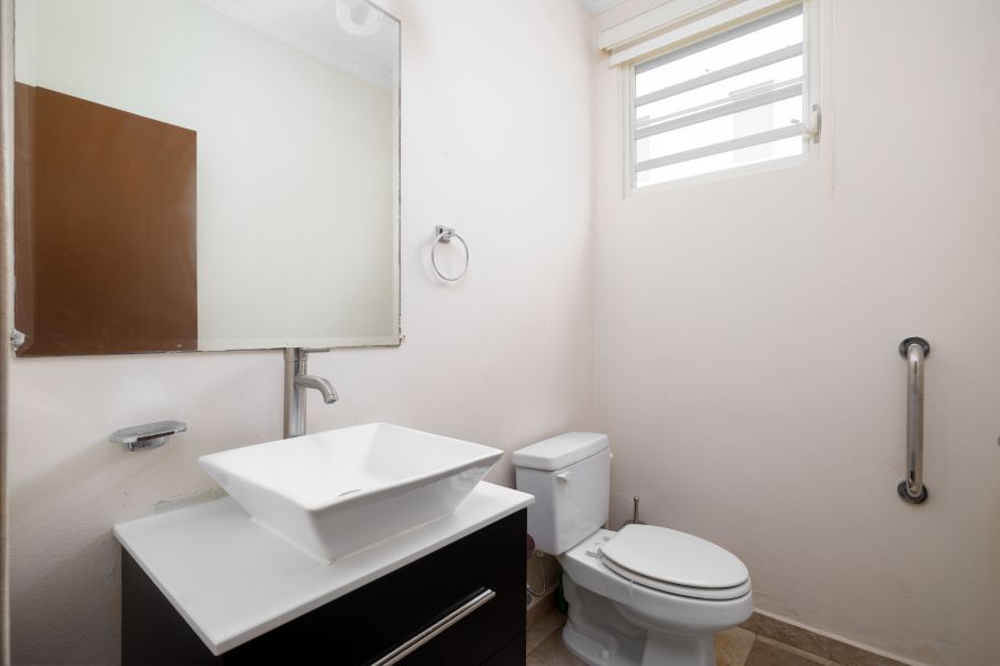 Urb Caguas Real Calle Alcazar A-34 Caguas 00725 PR