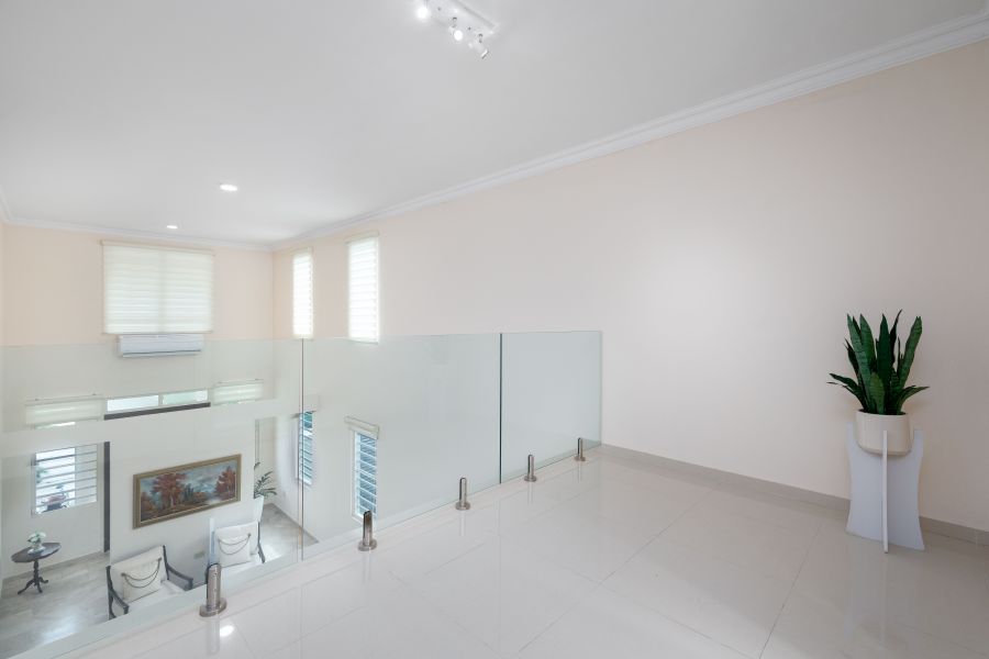 Urb Caguas Real Calle Alcazar A-34 Caguas 00725 PR