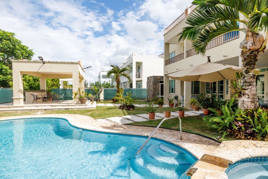 Urb Caguas Real Calle Alcazar A-34 Caguas 00725 PR